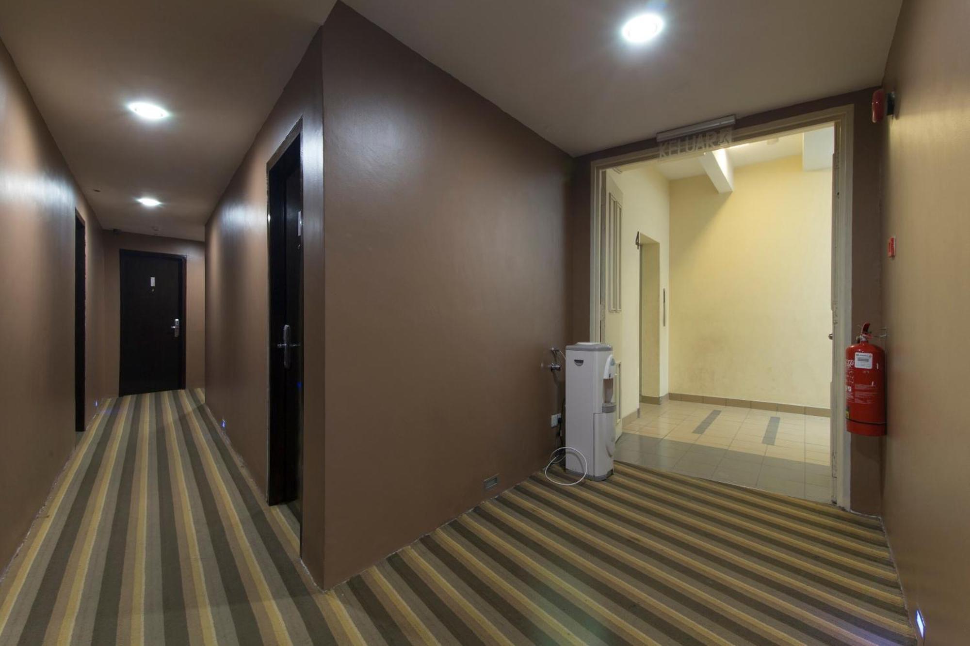 Hotel Oyo 90894 Smc I-city 2*