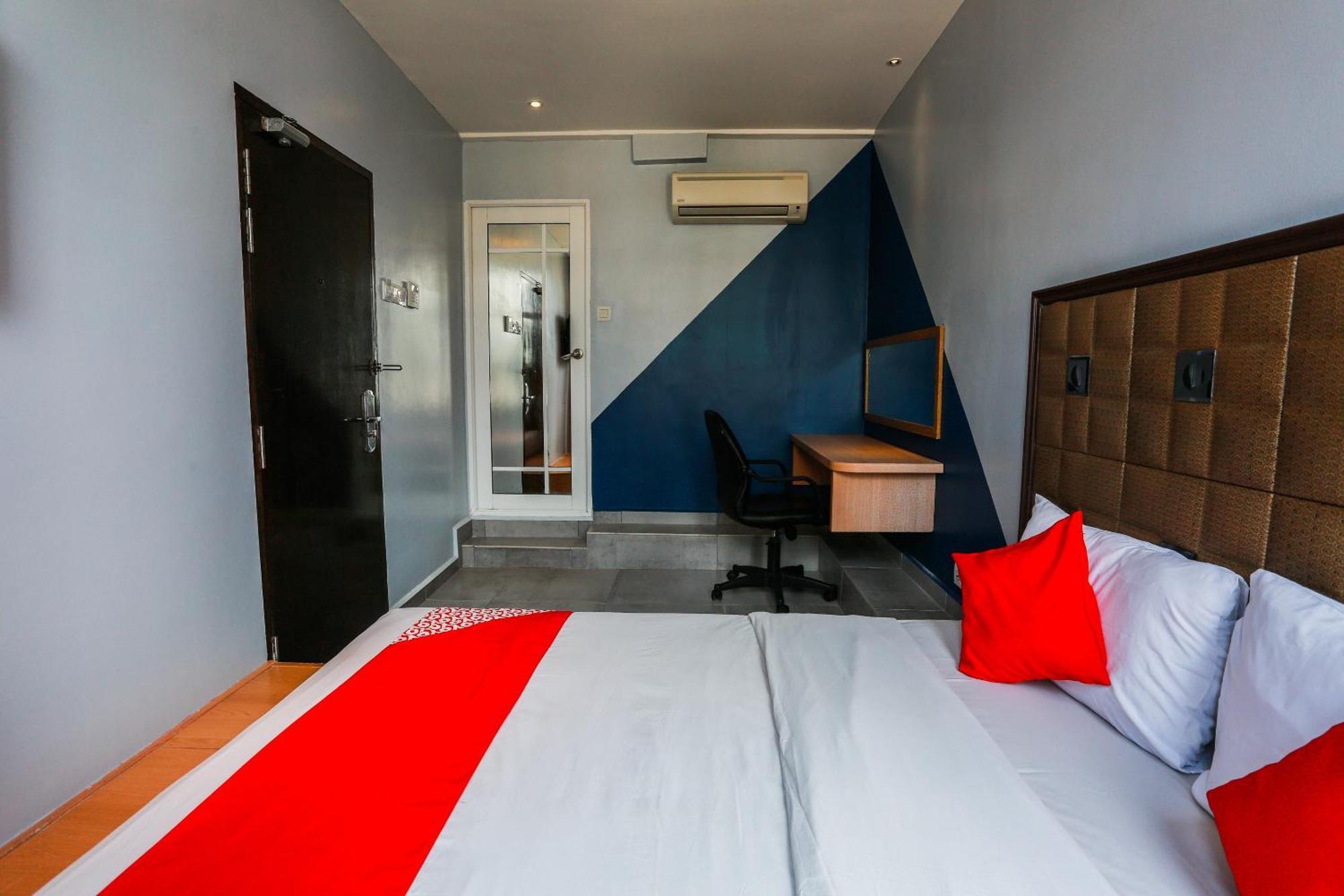 Hotel Oyo 90894 Smc I-city