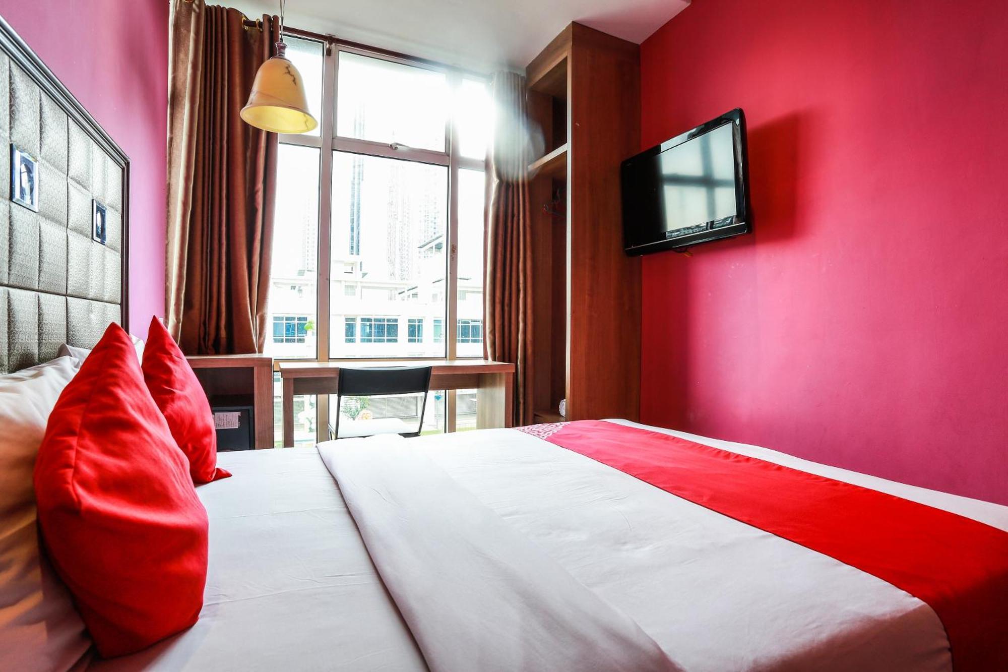 Hotel Oyo 90894 Smc I-city